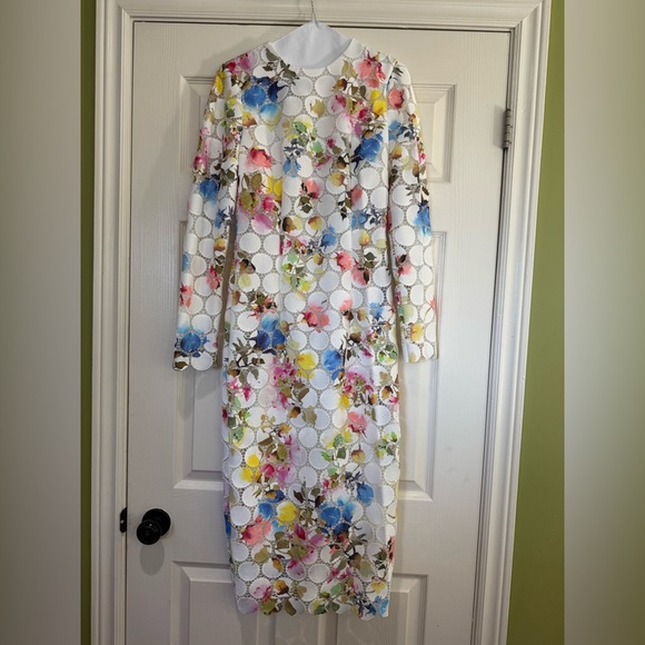 MONIQUE LHUILLIER
Floral-Print Lace Midi Dress
MSRP $2,995 usd - Picture 8 of 14